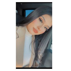 Meet your Posher, Adriana